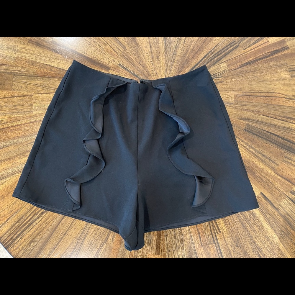 Intermix Classic Black Shorts size P only try on
